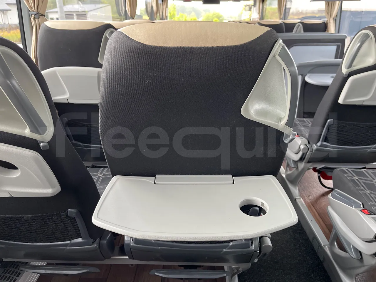Mercedes-Benz Tourismo RHD 632 01 - EUR6 - 290kW - 12.96m - table detail photo