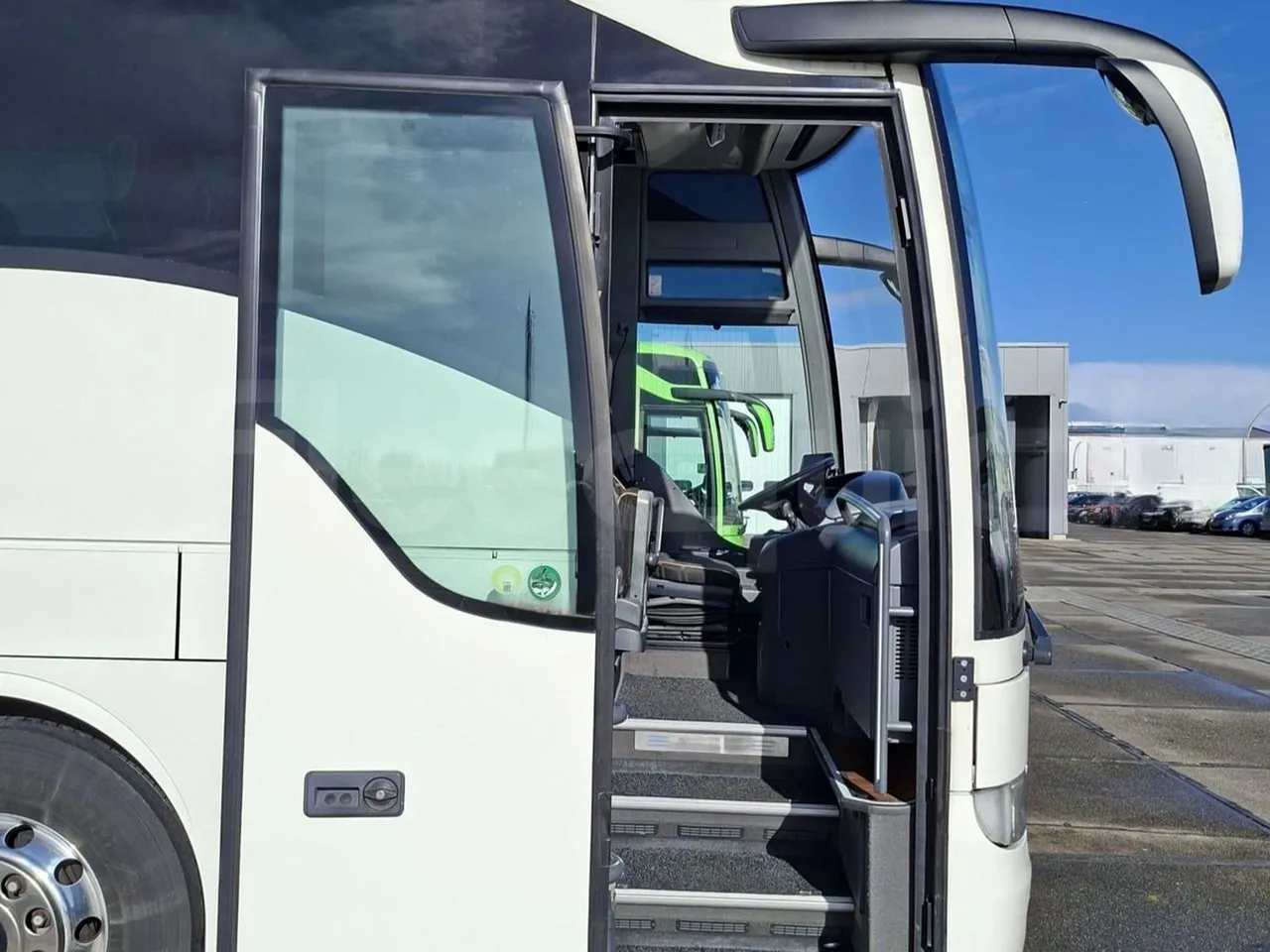 Mercedes-Benz Tourismo 632 01 - EUR6 - 290kW - 12.960m - front door 1 open