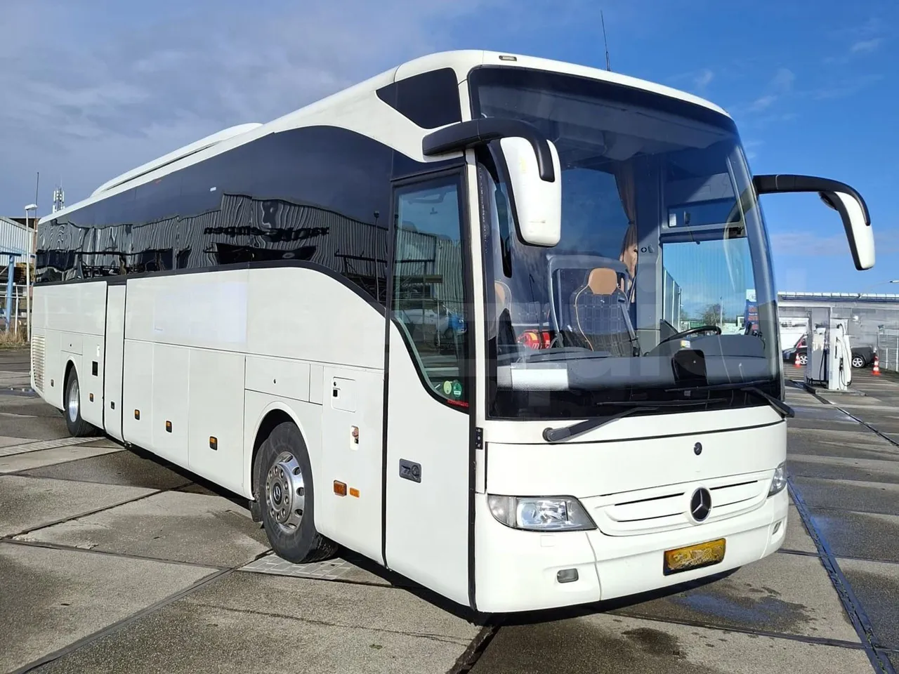 Mercedes-Benz Tourismo 632 01 - EUR6 - 290kW - 12.960m - 3/4 front right doors