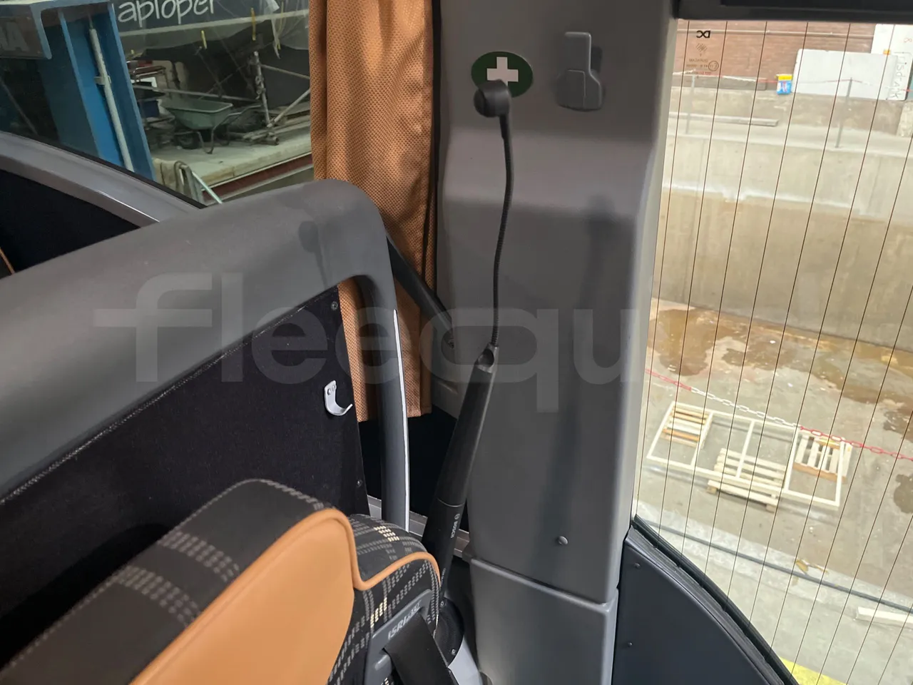 Mercedes-Benz Tourismo 632 01 - EUR6 - 290kW - 12.960m - driver microphone accessories photo