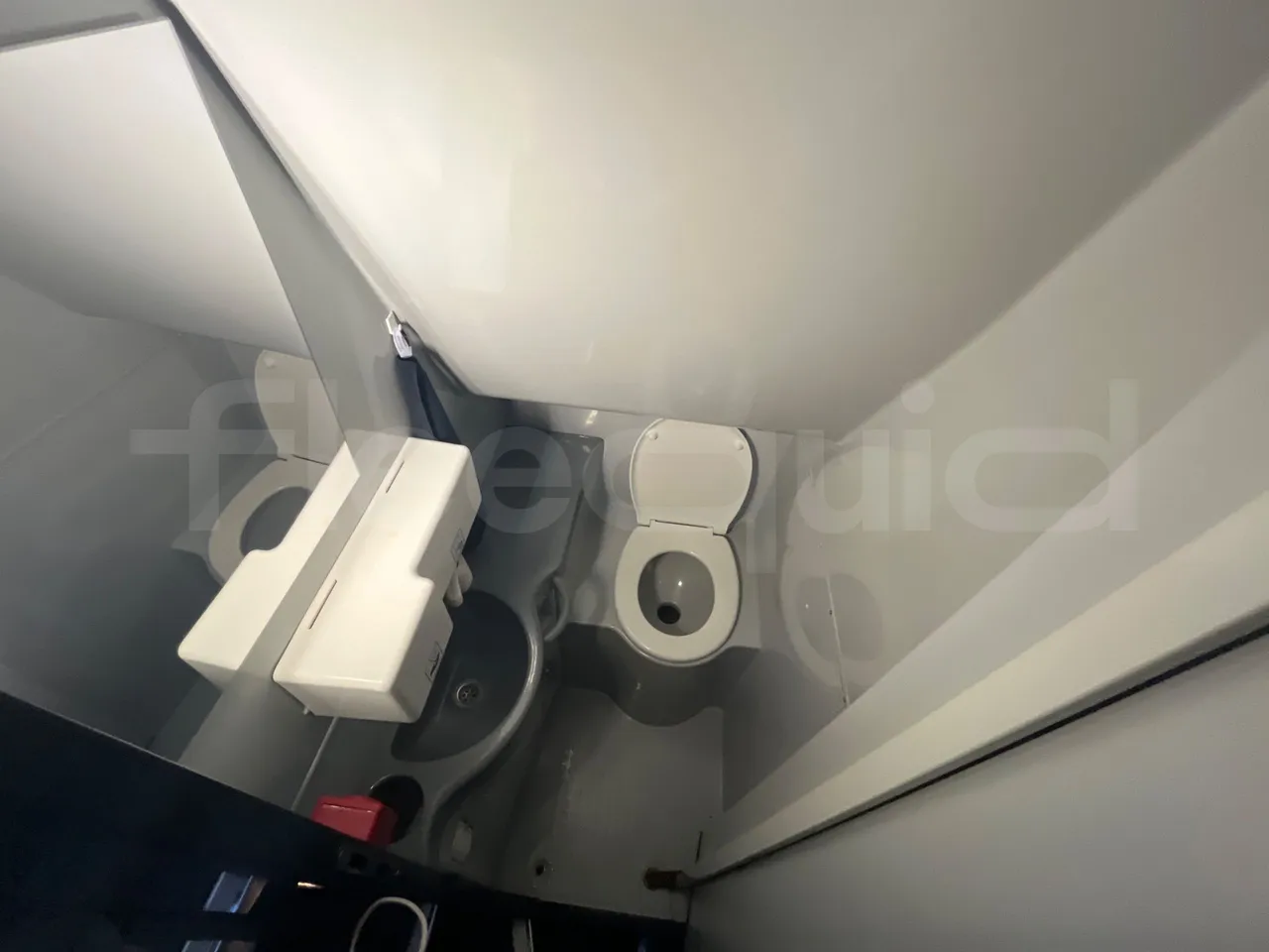 Mercedes-Benz Tourismo 632 01 - EUR6 - 290kW - 12.960m - toilette accessories photo