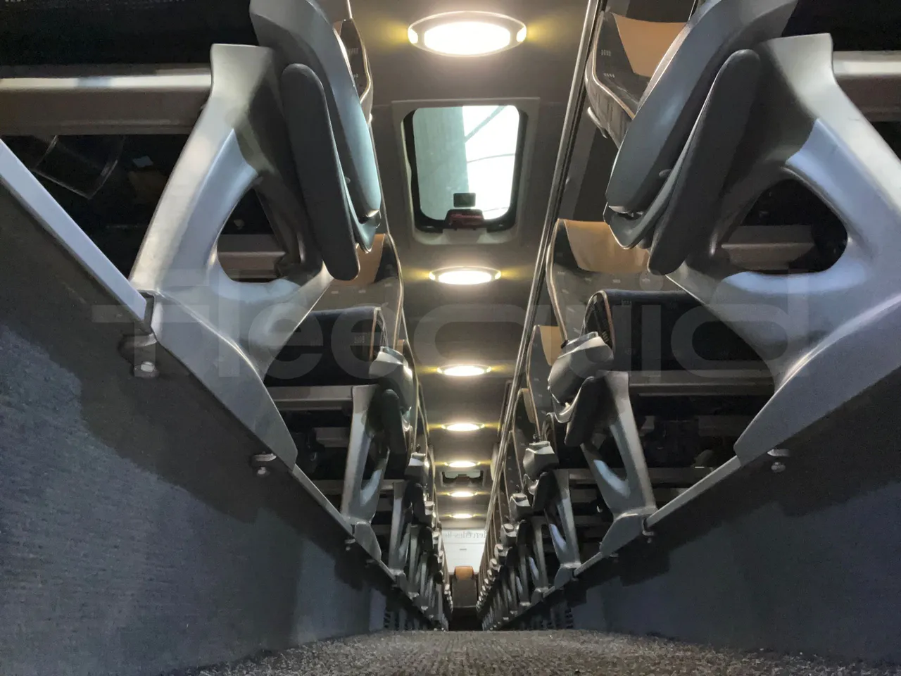 Mercedes-Benz Tourismo 632 01 - EUR6 - 290kW - 12.960m - seat brackets photo