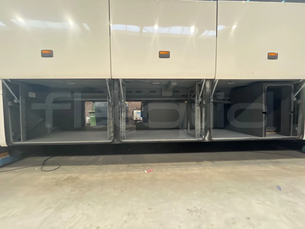Mercedes-Benz Tourismo 632 01 - EUR6 - 290kW - 12.960m - external compartments photo