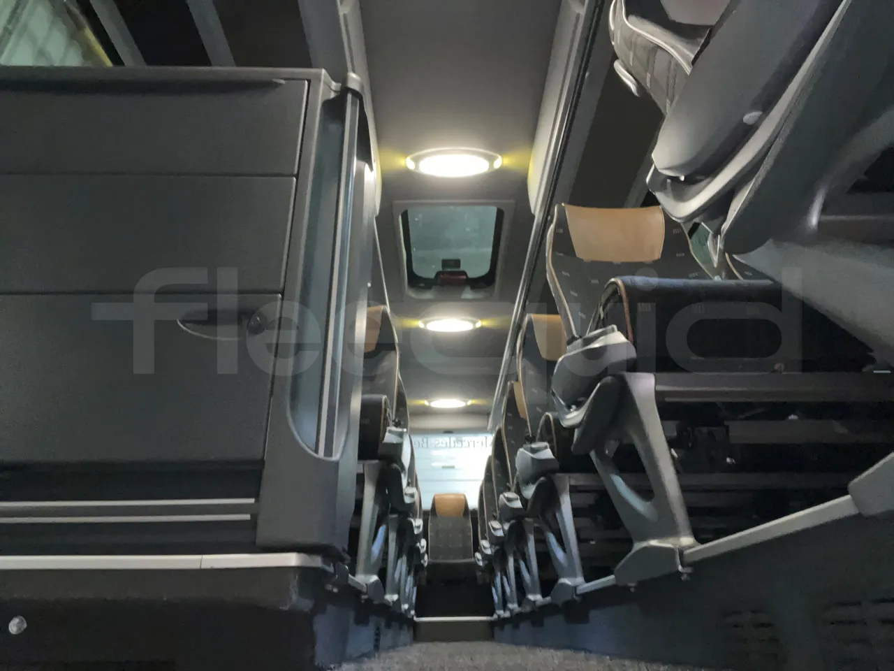 Mercedes-Benz Tourismo 632 01 - EUR6 - 290kW - 12.960m - folding seat photo