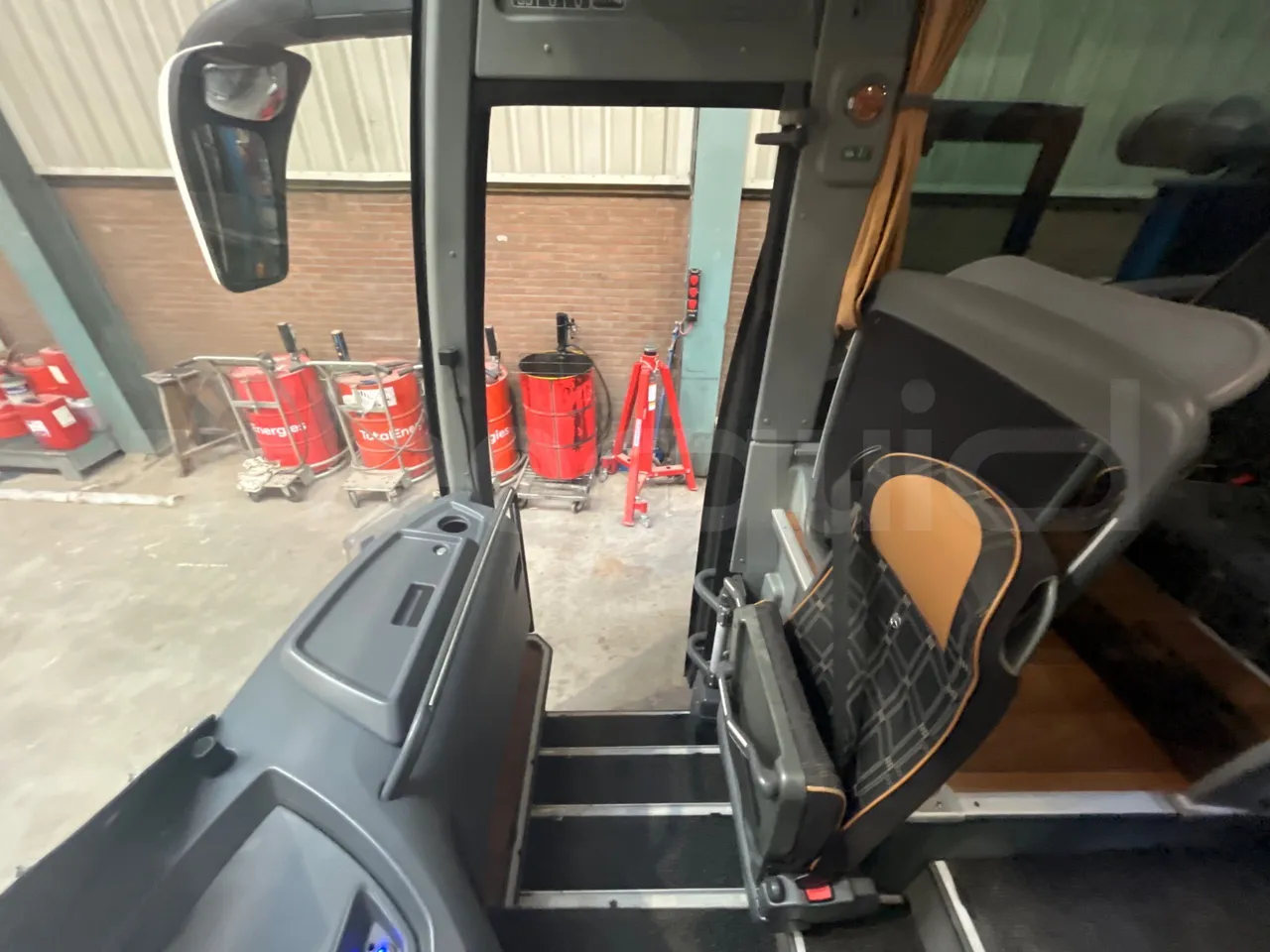 Mercedes-Benz Tourismo 632 01 - EUR6 - 290kW - 12.960m - handrails photo