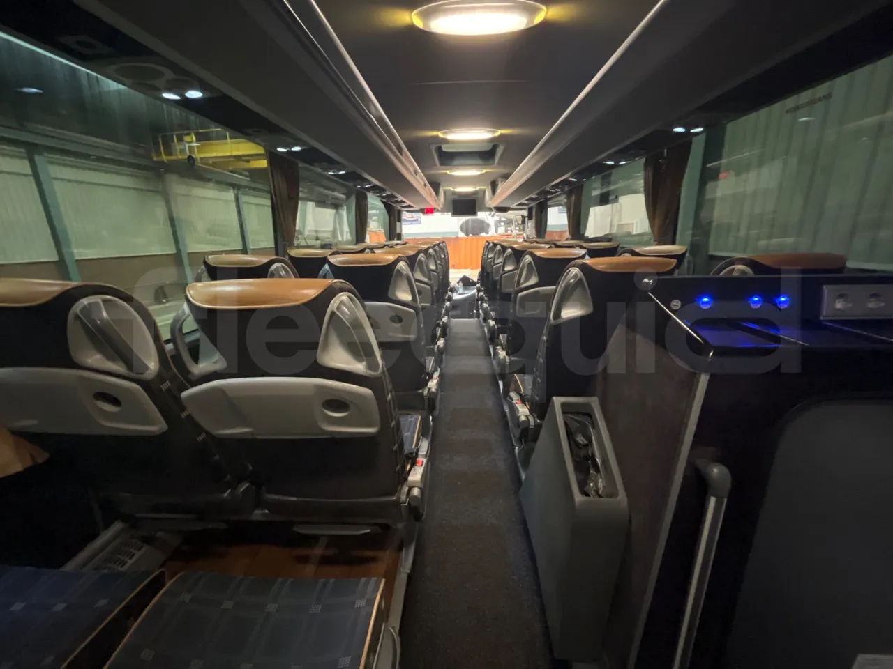 Mercedes-Benz Tourismo 632 01 - EUR6 - 290kW - 12.960m - forward view middle aisle