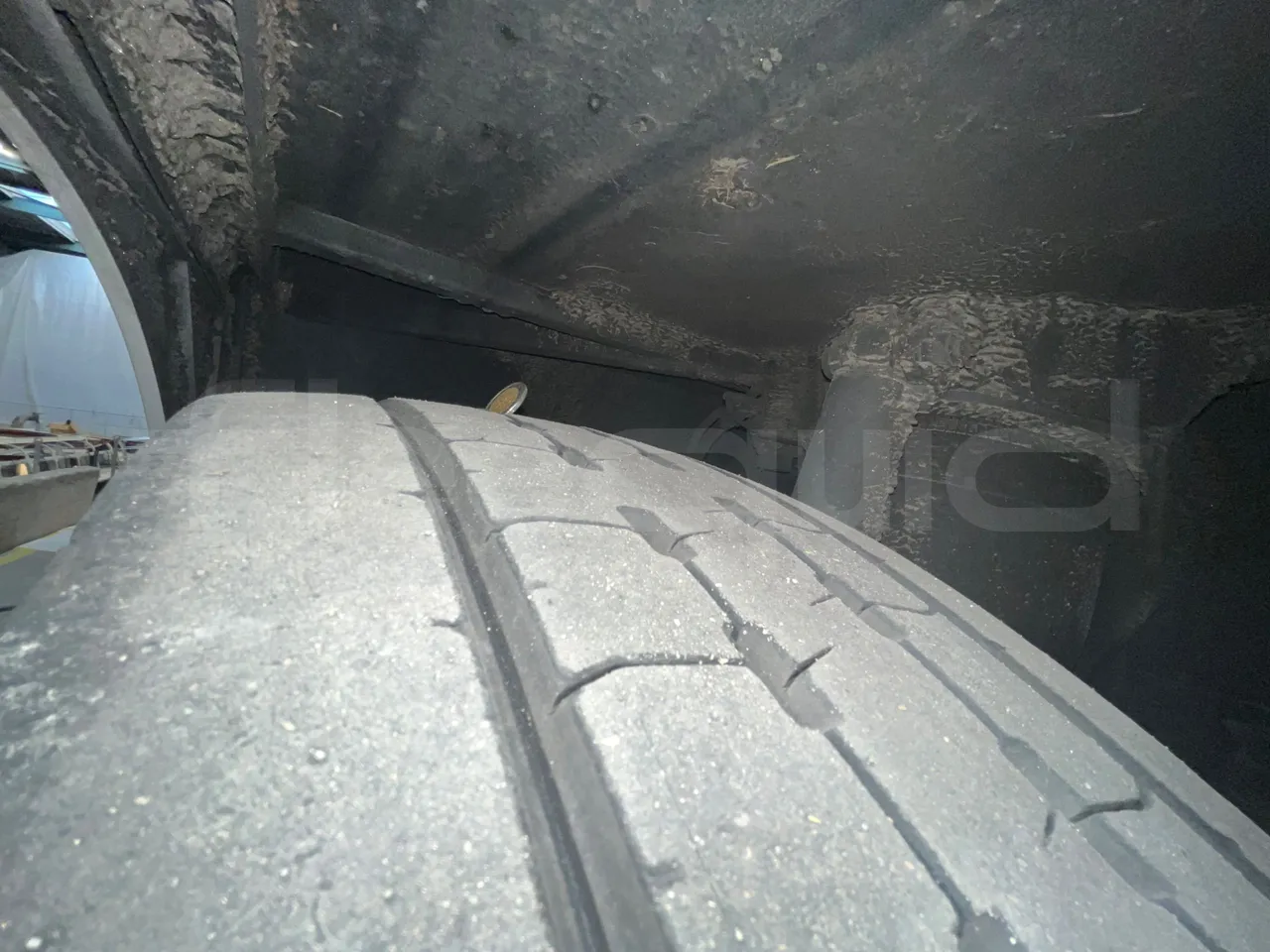 Mercedes-Benz Tourismo 632 01 - EUR6 - 290kW - 12.960m - tread condition second axle tires right