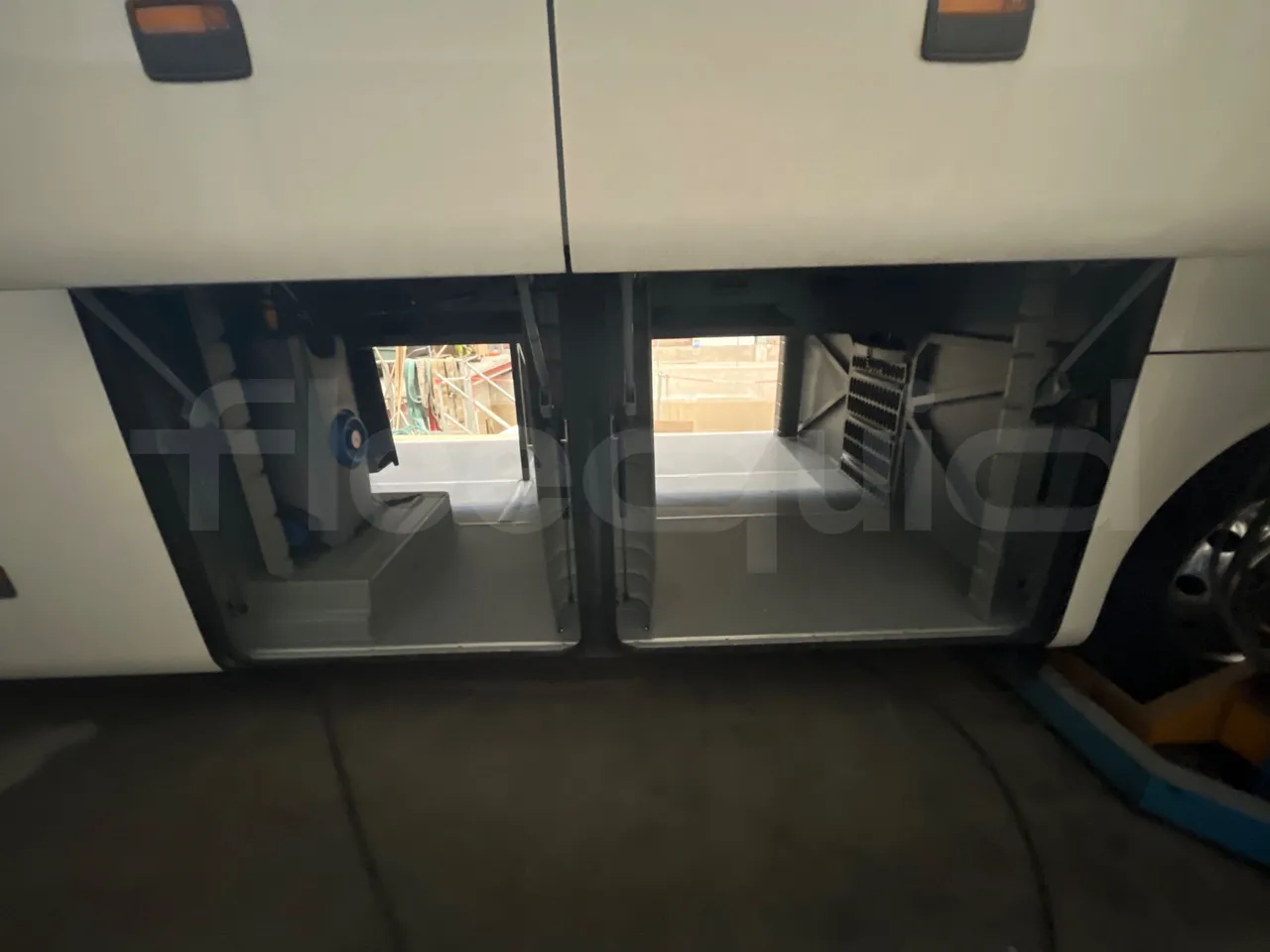 Mercedes-Benz Tourismo 632 01 - EUR6 - 290kW - 12.960m - platform open photo