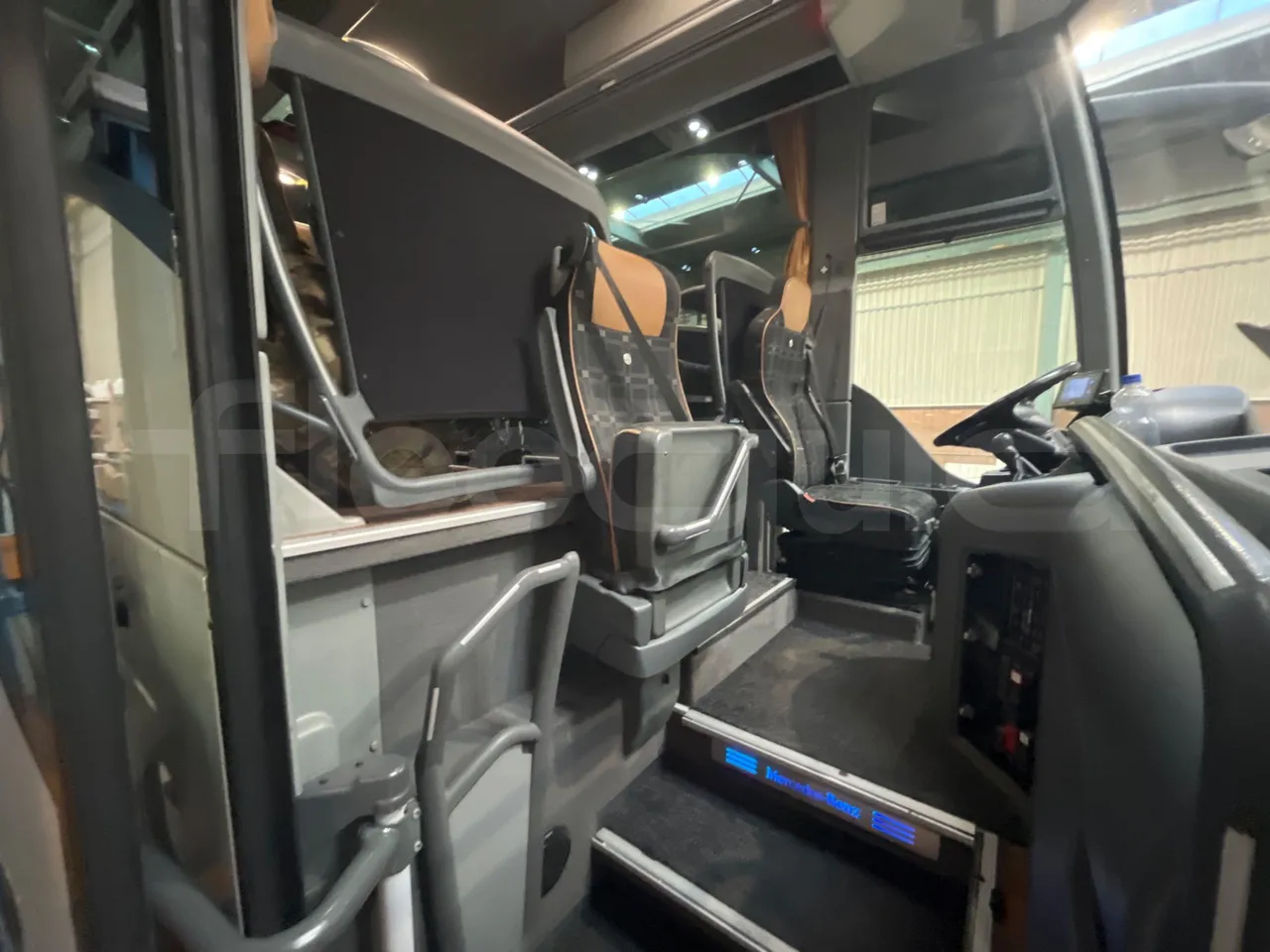 Mercedes-Benz Tourismo 632 01 - EUR6 - 290kW - 12.960m - hostess seat photo