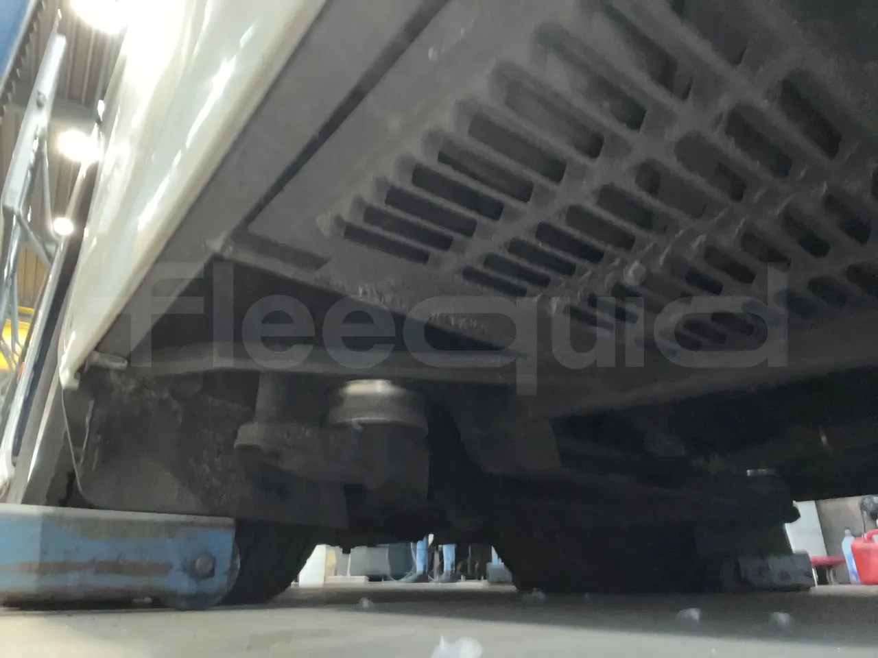 Mercedes-Benz Tourismo 632 01 - EUR6 - 290kW - 12.960m - axle 2 shock absorbers 1 left