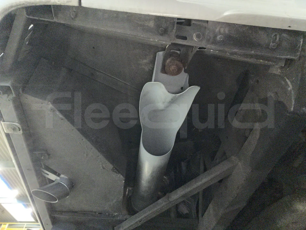 Mercedes-Benz Tourismo 632 01 - EUR6 - 290kW - 12.960m - axle 2 shock absorbers 2 left