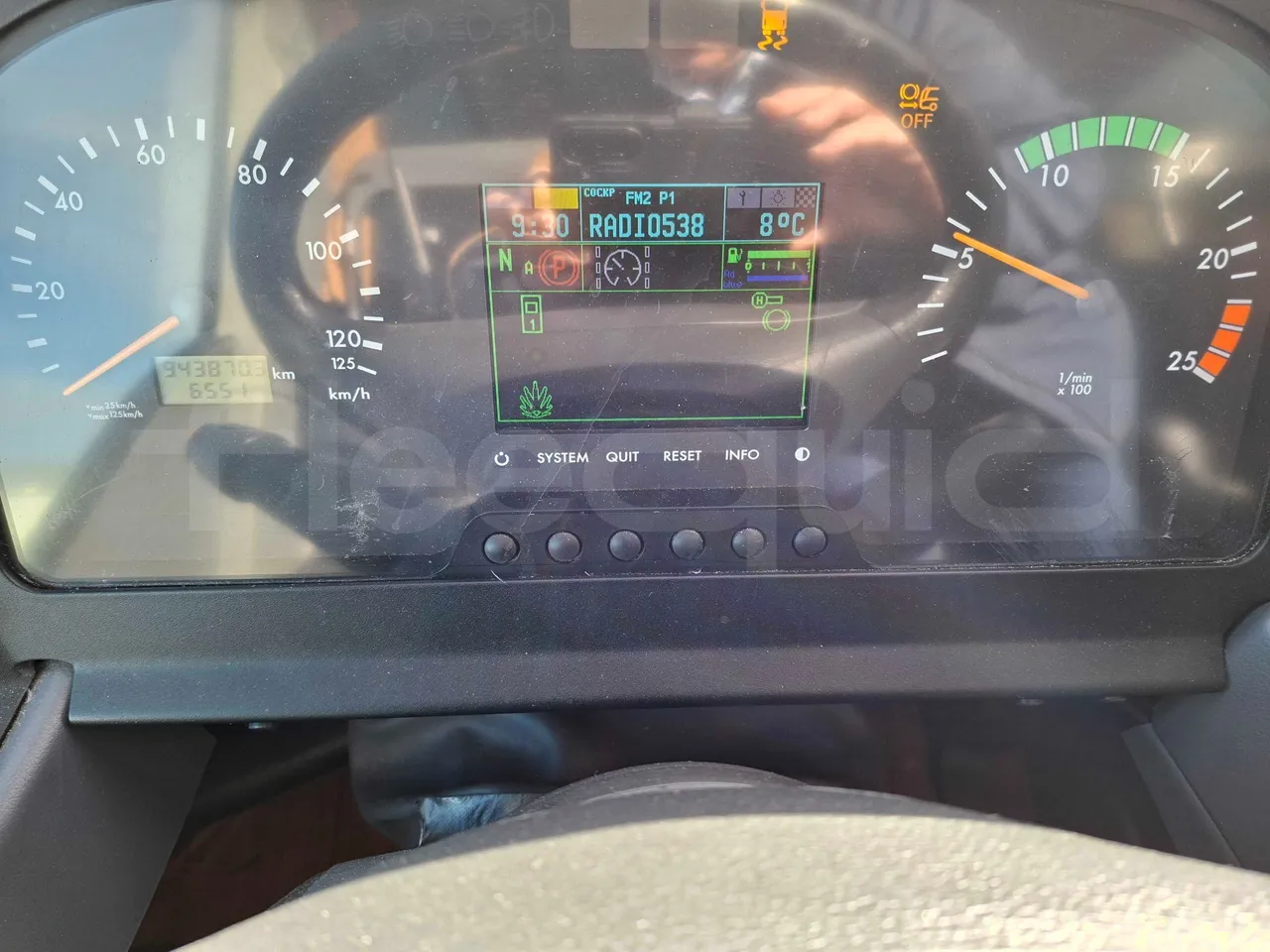 Mercedes-Benz Tourismo 632 01 - EUR6 - 290kW - 12.960m - steering wheel photo