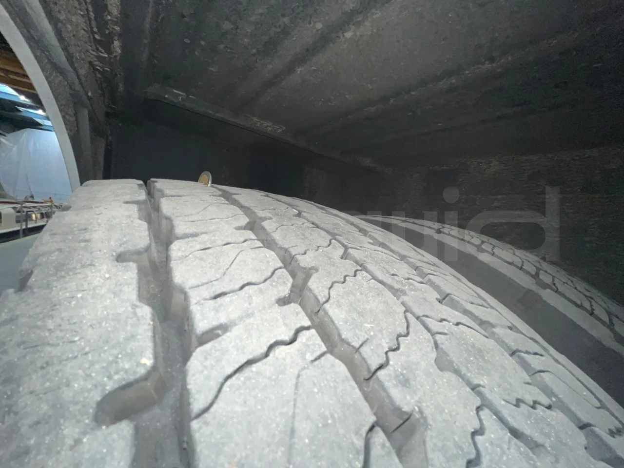 Mercedes-Benz Tourismo 632 01 - EUR6 - 290kW - 12.960m - rear left tire photo