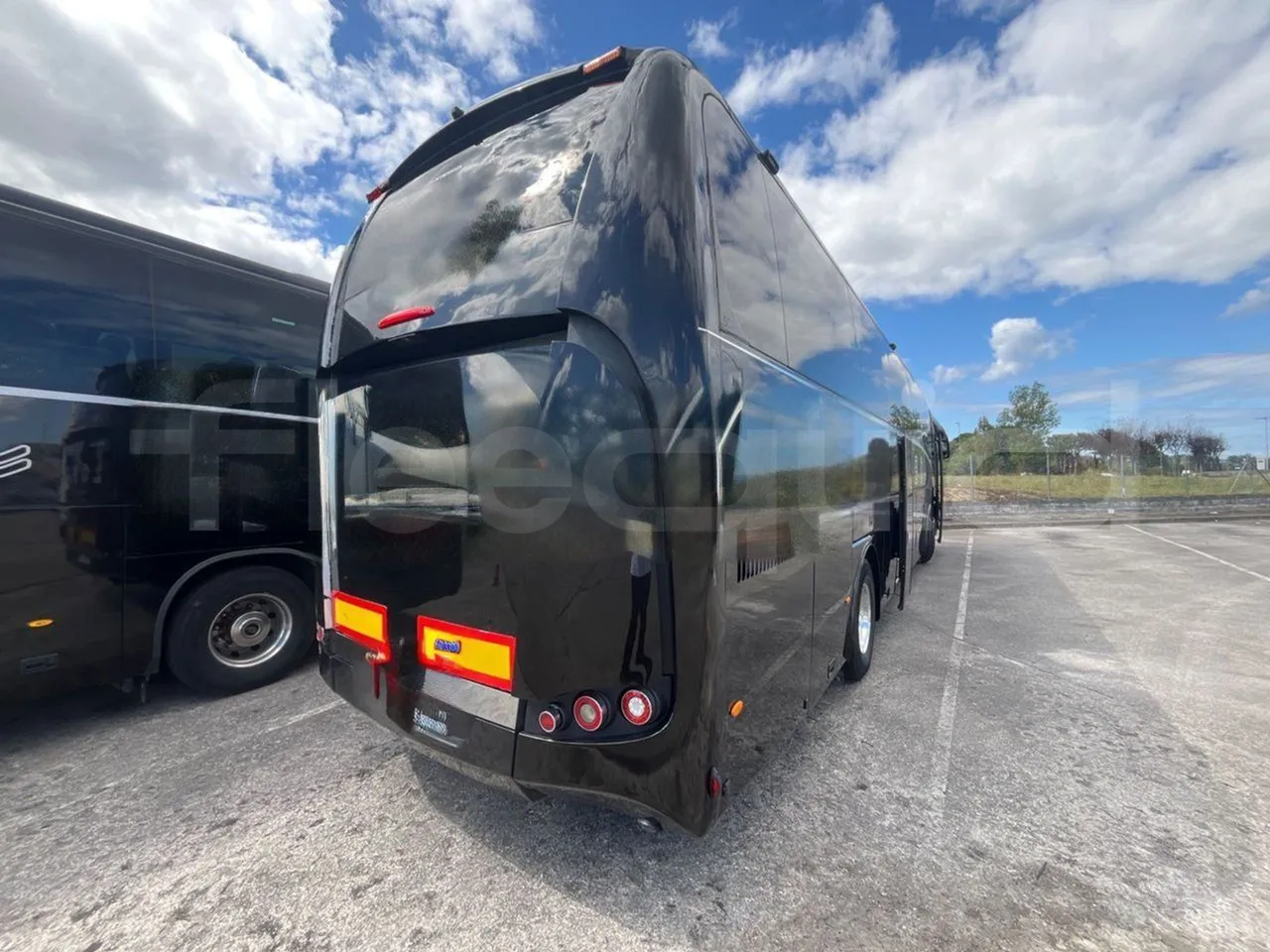 Volvo Sunsundegui SC7/ Euro 6 - 345 Kw - 13.125 Mt - 3/4 left rear side