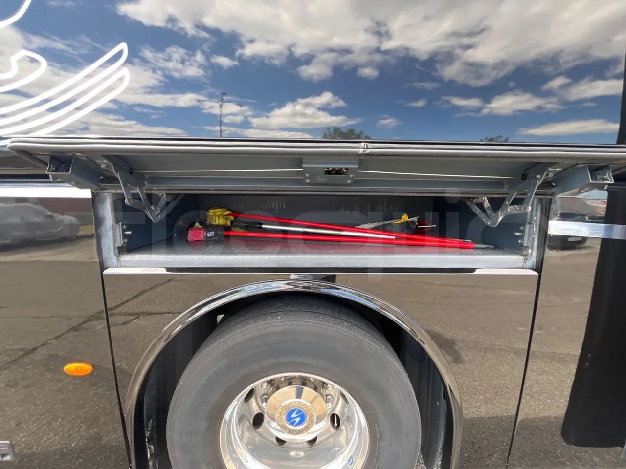 Volvo Sunsundegui SC7/ Euro 6 - 345 Kw - 13.125 Mt - 3/4 right rear doors open