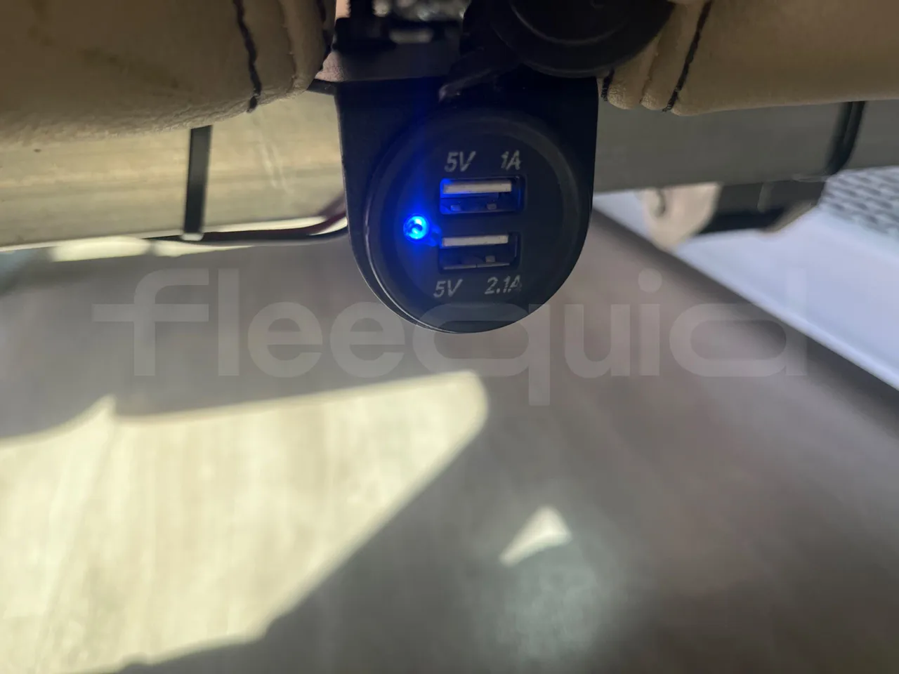Volvo Sunsundegui SC7/ Euro 6 - 345 Kw - 13.125 Mt - usb charging detail