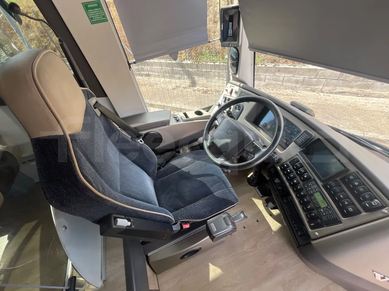 Volvo Sunsundegui SC7/ Euro 6 - 345 Kw - 13.125 Mt - driver's seat photo
