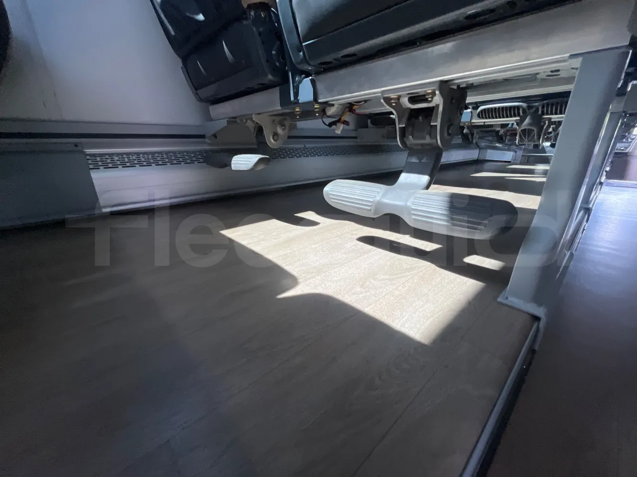 Volvo Sunsundegui SC7/ Euro 6 - 345 Kw - 13.125 Mt - footrest detail photo