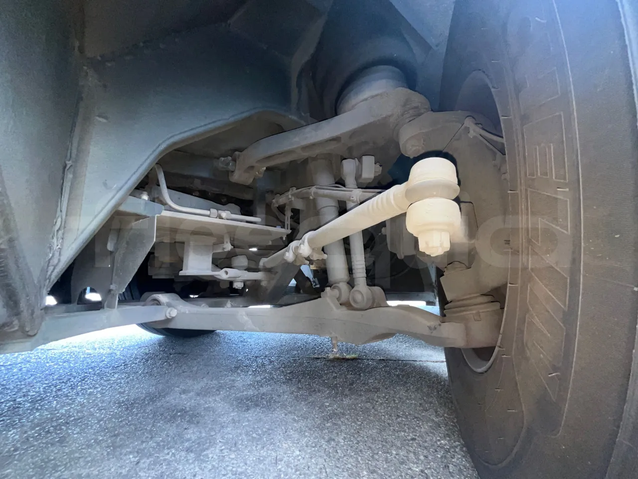 Volvo Sunsundegui SC7/ Euro 6 - 345 Kw - 13.125 Mt - front air springs left