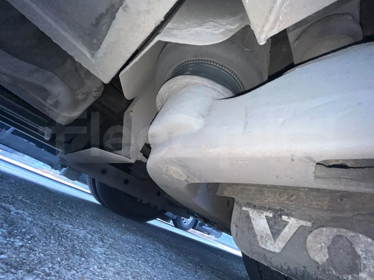 Volvo Sunsundegui SC7/ Euro 6 - 345 Kw - 13.125 Mt - front shock absorbers left