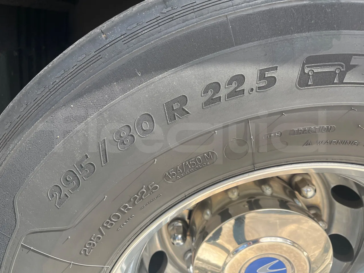 Volvo Sunsundegui SC7/ Euro 6 - 345 Kw - 13.125 Mt - tread condition front tires left