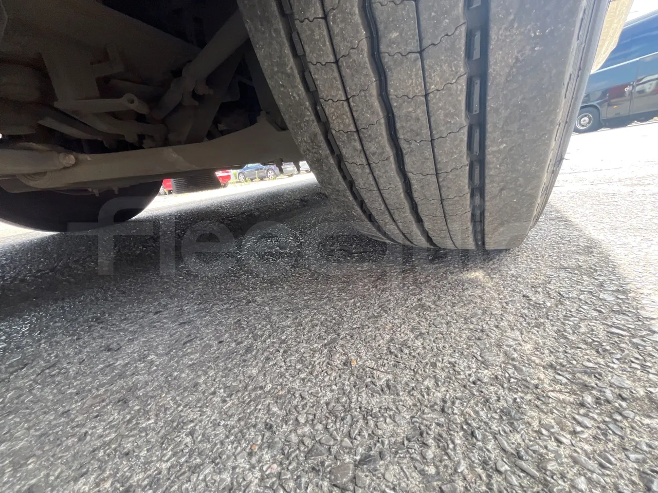 Volvo Sunsundegui SC7/ Euro 6 - 345 Kw - 13.125 Mt - tread condition front tires right
