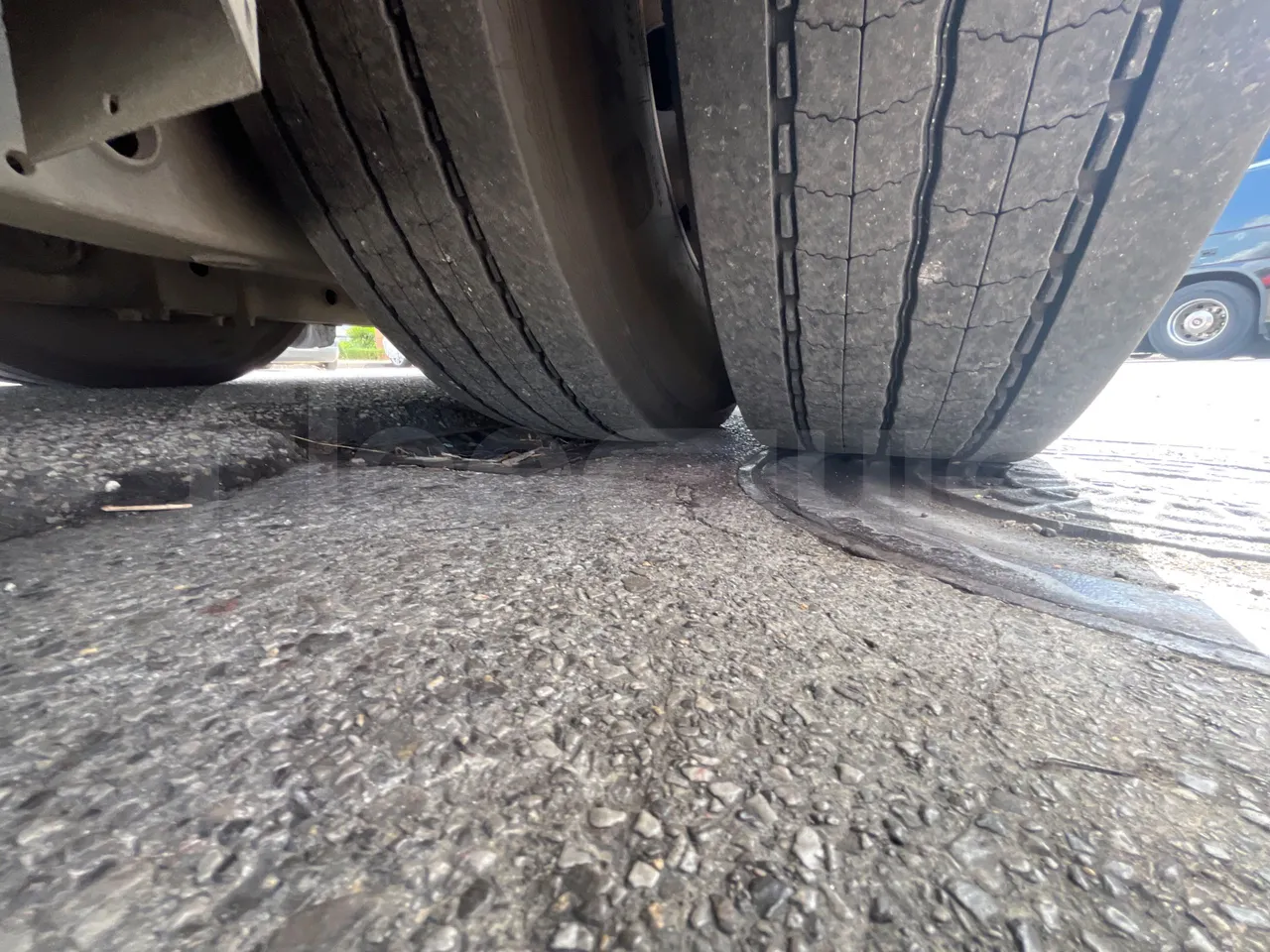 Volvo Sunsundegui SC7/ Euro 6 - 345 Kw - 13.125 Mt - tread condition second axle tires right