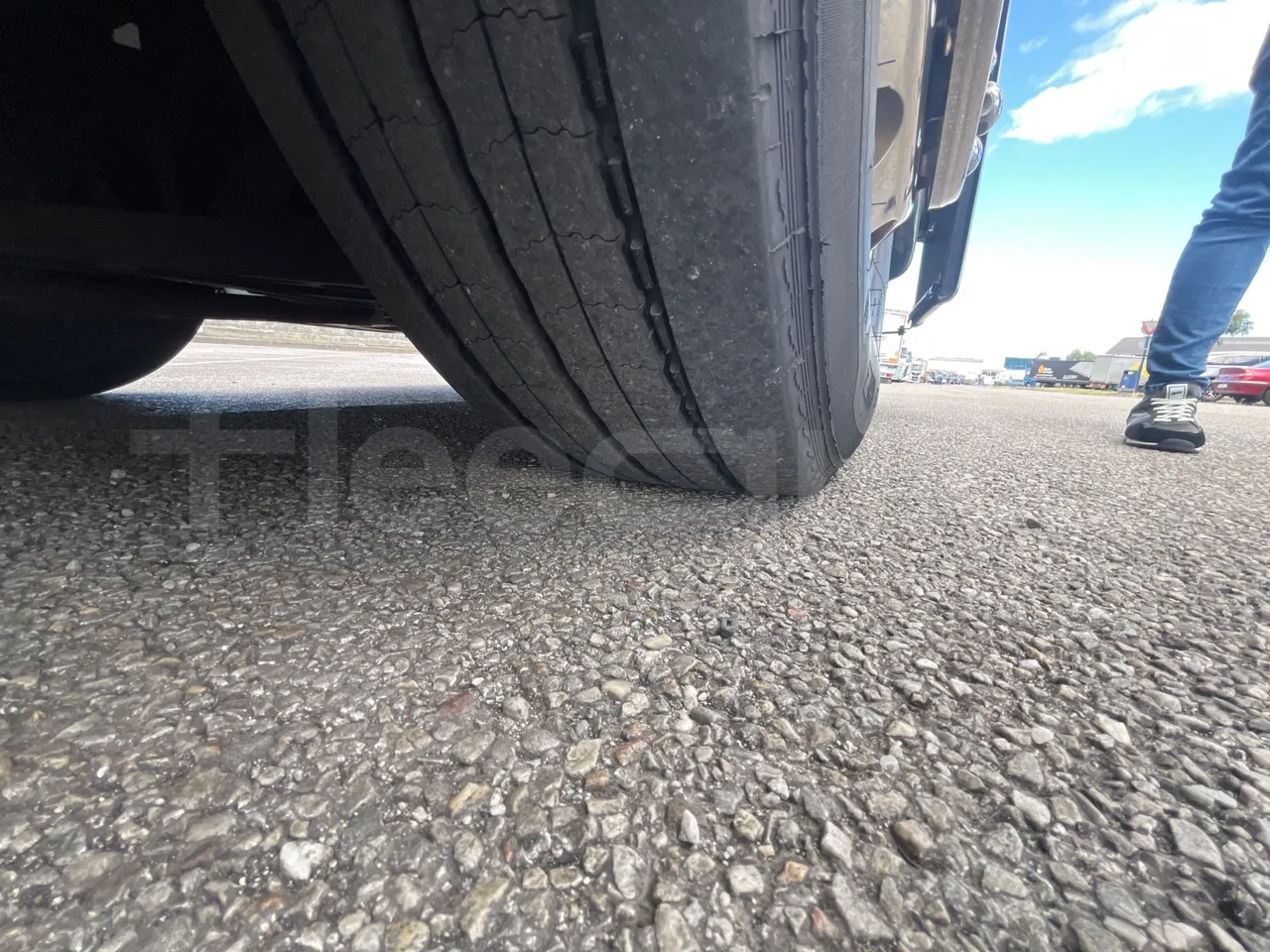 Volvo Sunsundegui SC7/ Euro 6 - 345 Kw - 13.125 Mt - tread condition third axle tires left