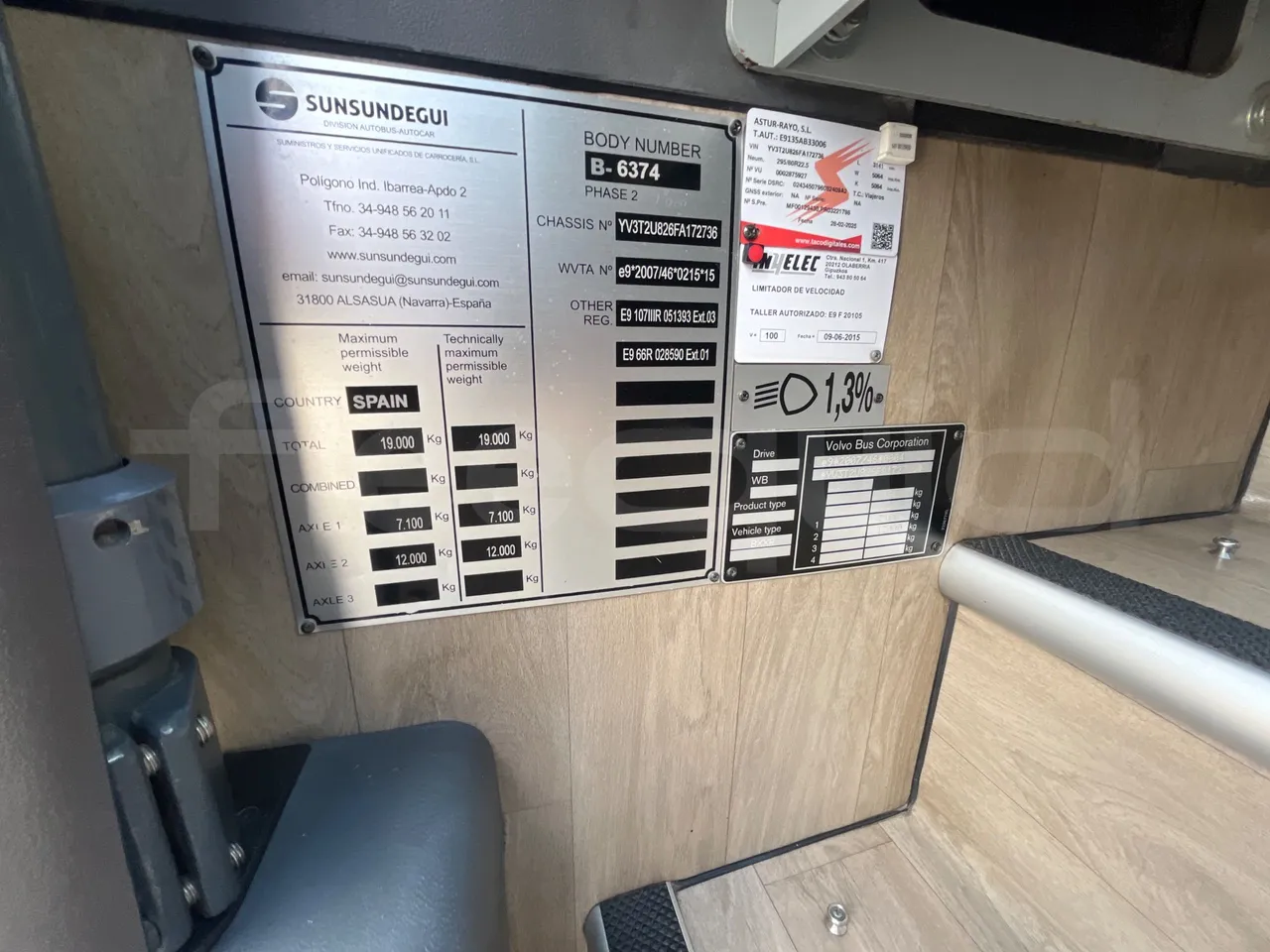 Volvo Sunsundegui SC7/ Euro 6 - 345 Kw - 13.125 Mt - vehicle plate photo