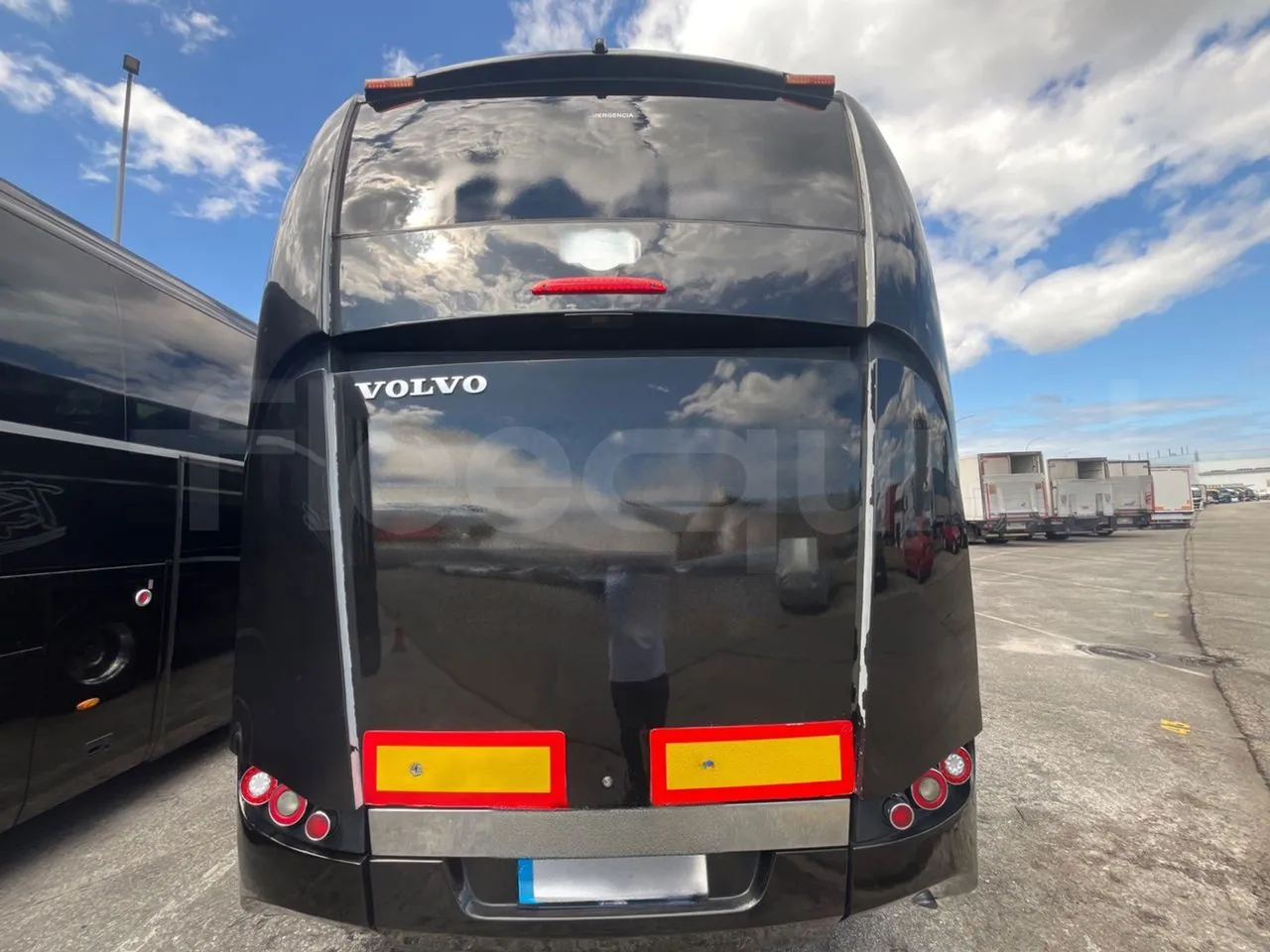 Volvo Sunsundegui SC7/ Euro 6 - 345 Kw - 13.125 Mt - rear hatch closed
