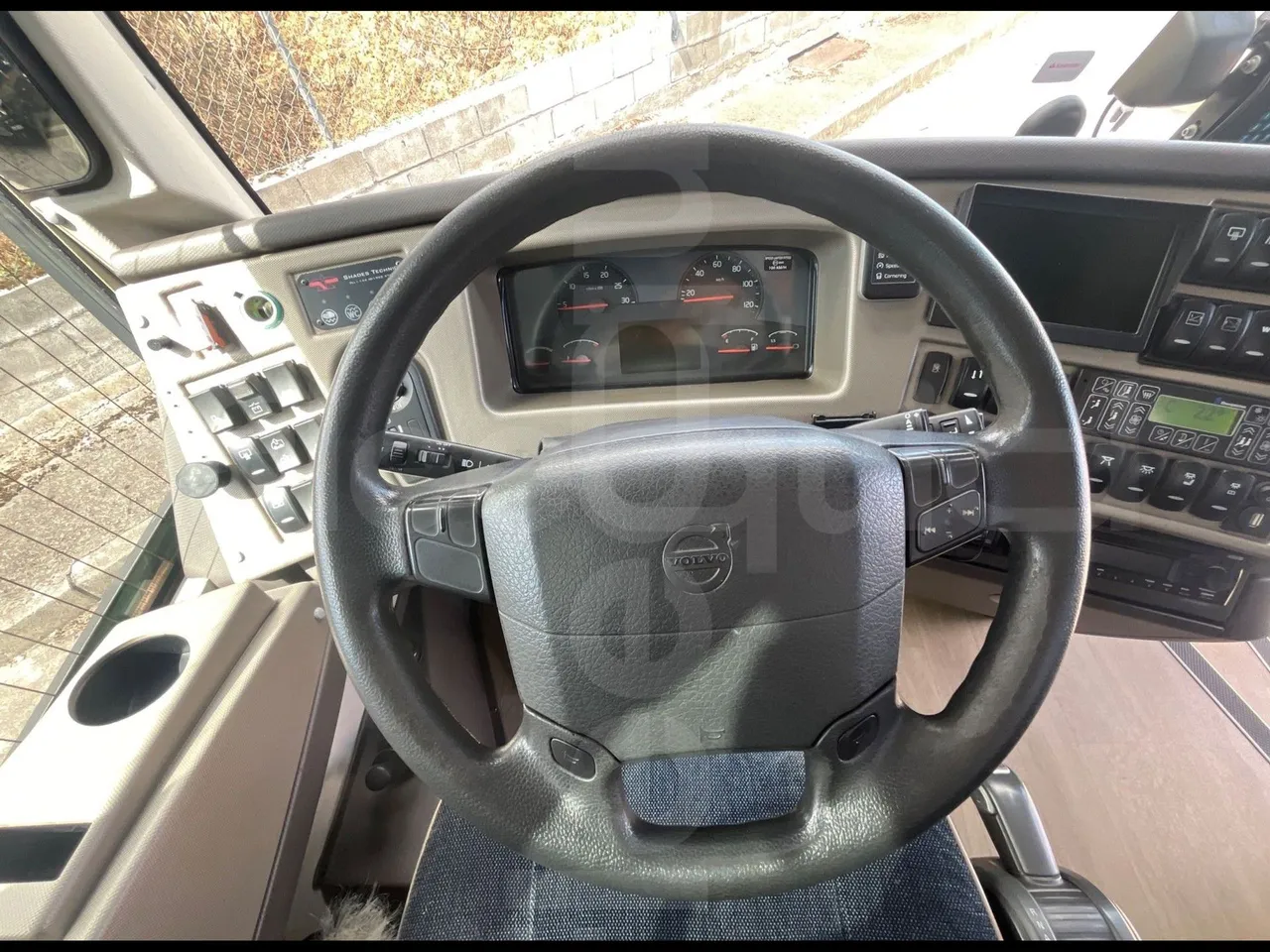 Volvo Sunsundegui SC7/ Euro 6 - 345 Kw - 13.125 Mt - steering wheel photo