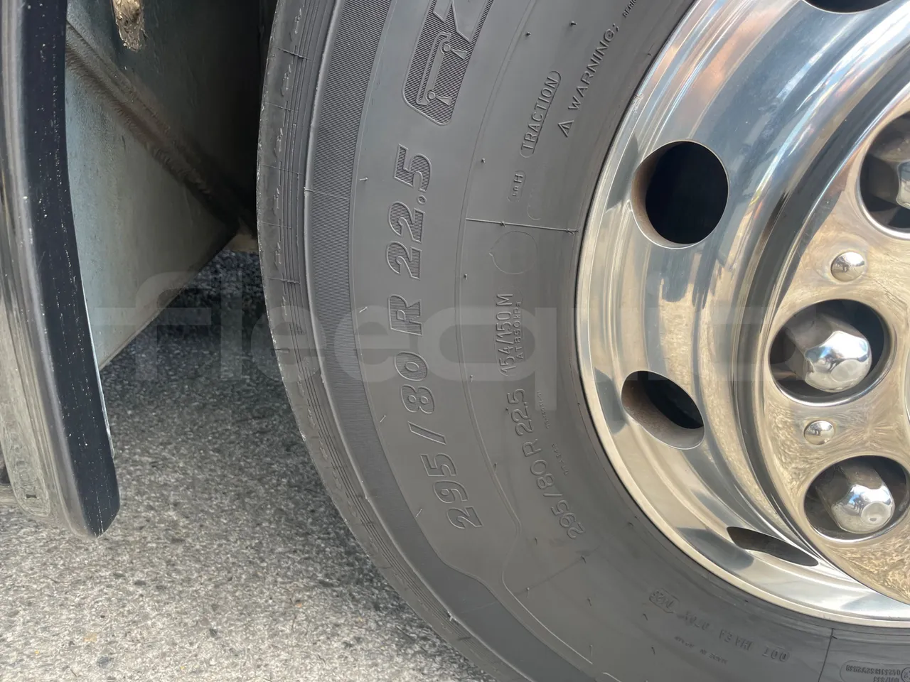 Volvo Sunsundegui SC7/ Euro 6 - 345 Kw - 13.125 Mt - front left tire measurements
