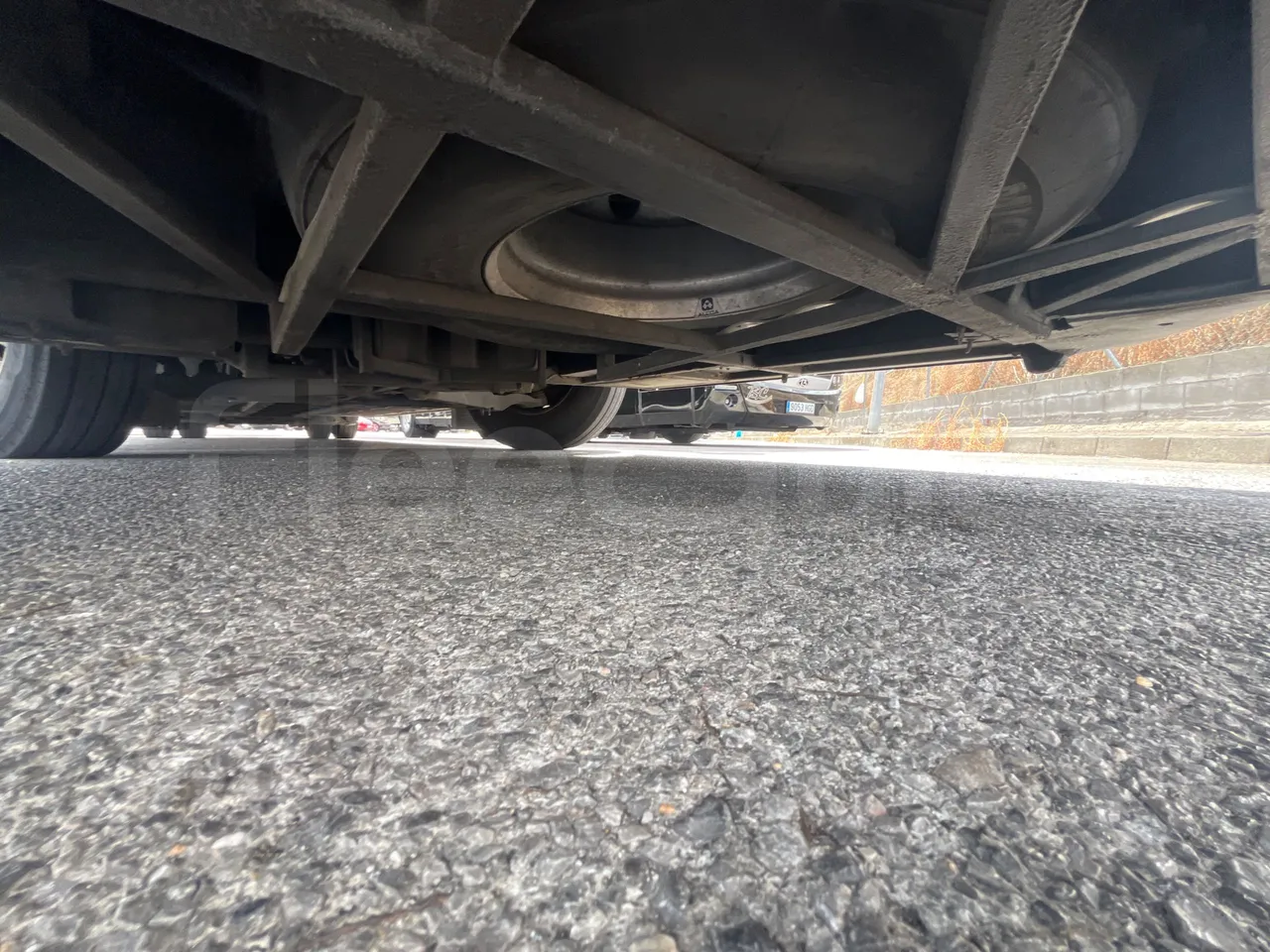 Volvo Sunsundegui SC7/ Euro 6 - 345 Kw - 13.125 Mt - front undercarriage from front
