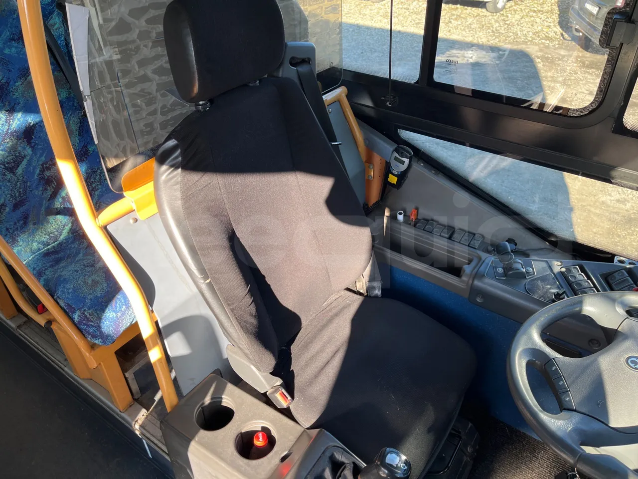 Iveco Recreo SFR160 - Euro5 - 243 kW - 12.760 mt - driver's seat photo