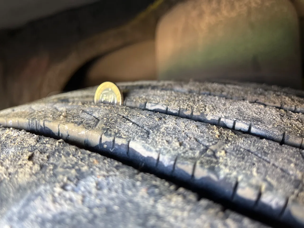 Iveco Recreo SFR160 - Euro5 - 243 kW - 12.760 mt - tread condition front tires left