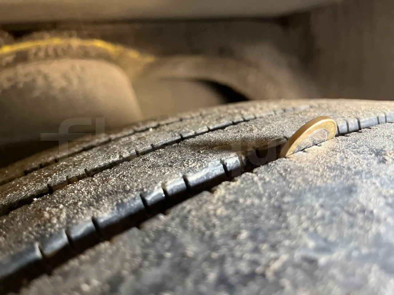 Iveco Recreo SFR160 - Euro5 - 243 kW - 12.760 mt - tread condition front tires right