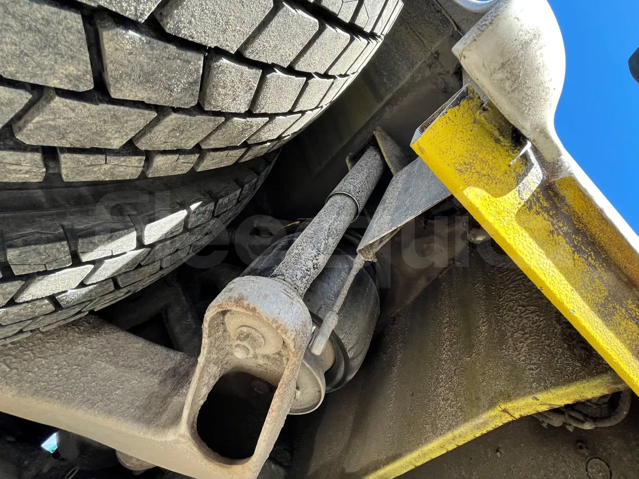 Iveco Recreo SFR160 - Euro5 - 243 kW - 12.760 mt - axle 2 shock absorbers 1 right