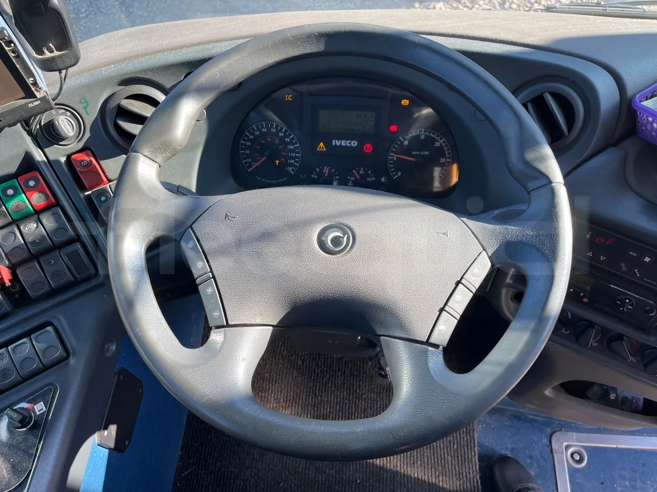 Iveco Recreo SFR160 - Euro5 - 243 kW - 12.760 mt - steering wheel photo