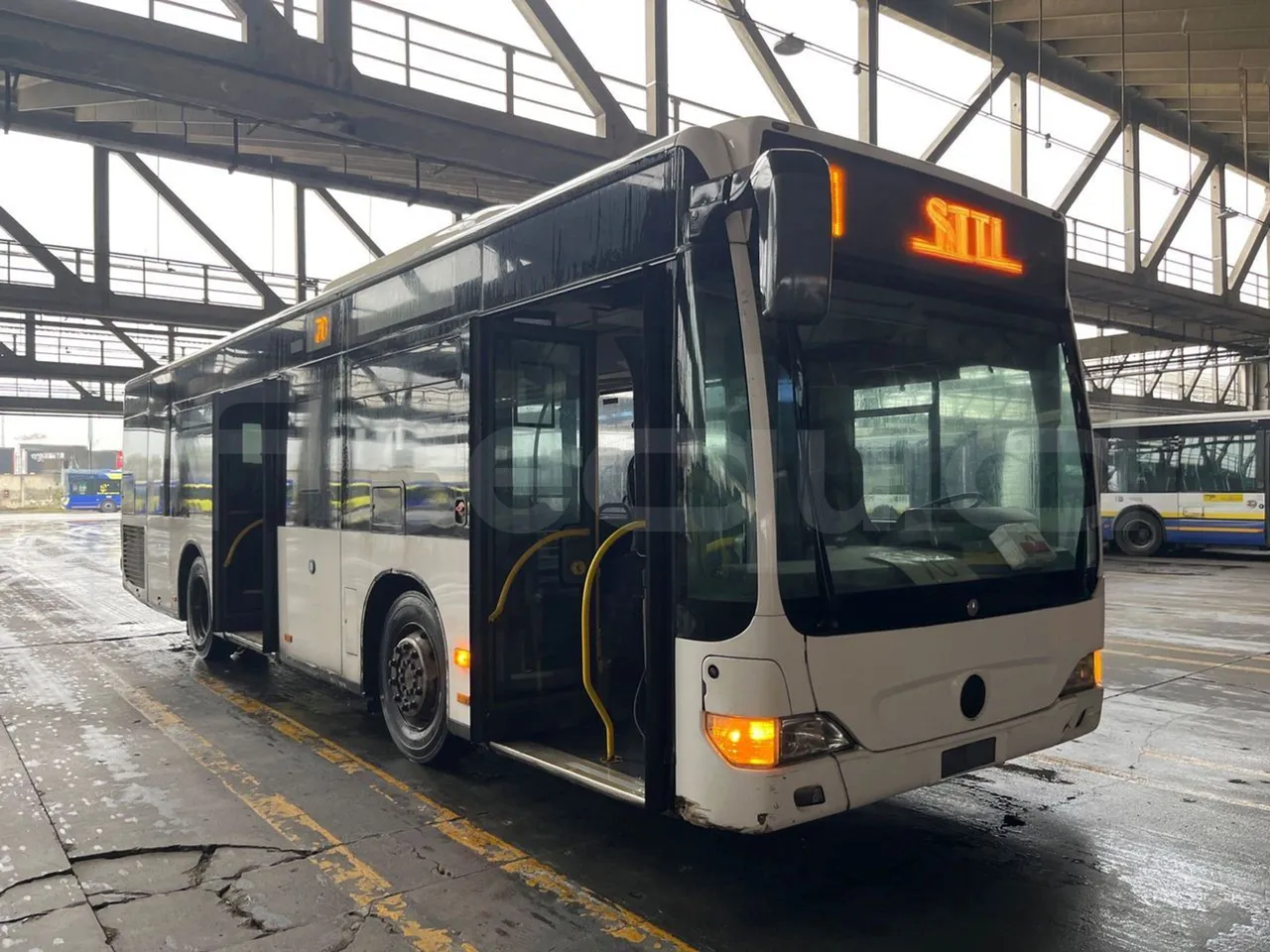 Mercedes-Benz Citaro Evobus MB0530 - Euro5 - 210kW - 10.503mt - 3/4 right front doors open