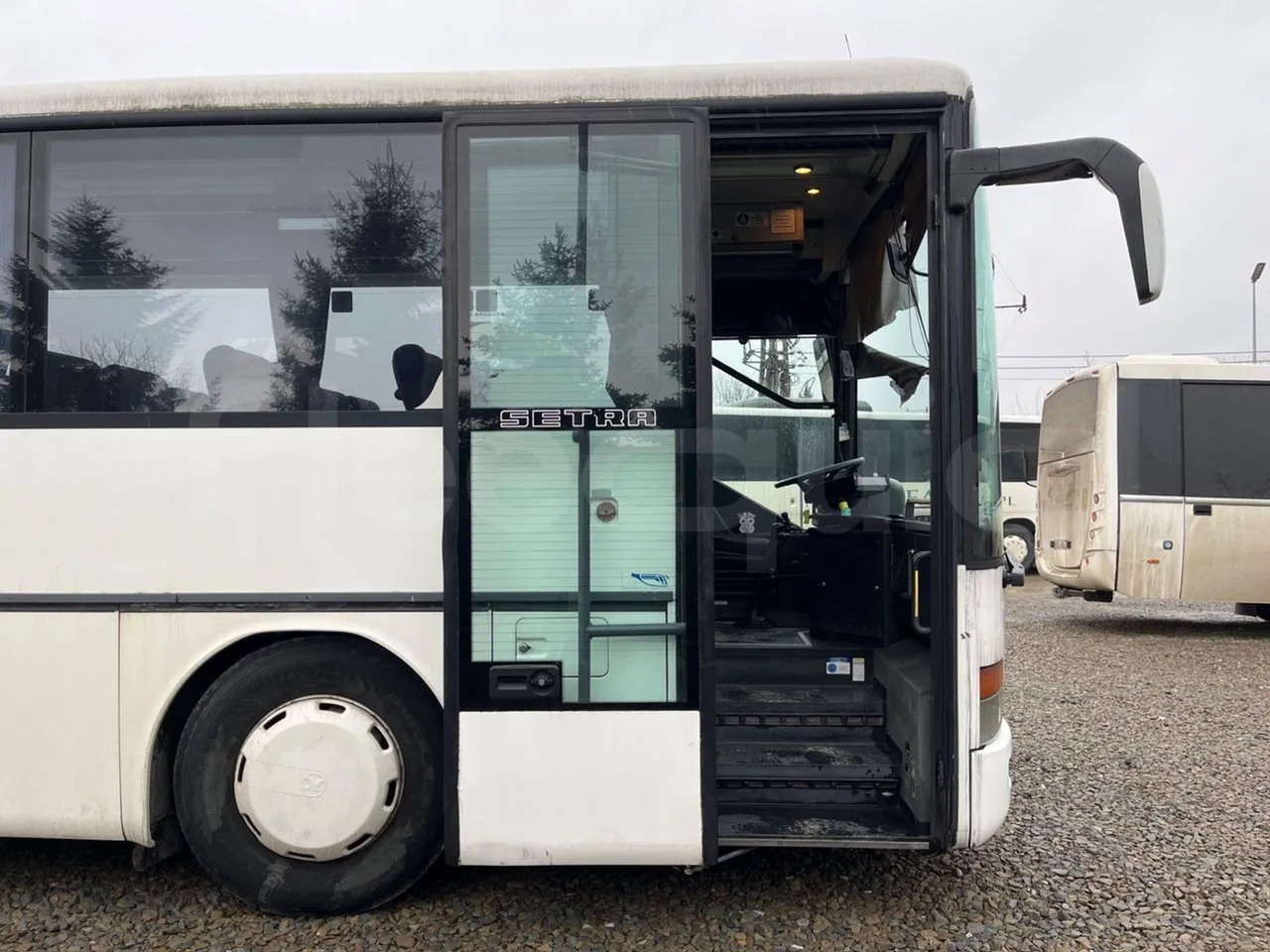Setra S317UL UL - Euro3 - 220kW - 13.850mt - front door 1 open