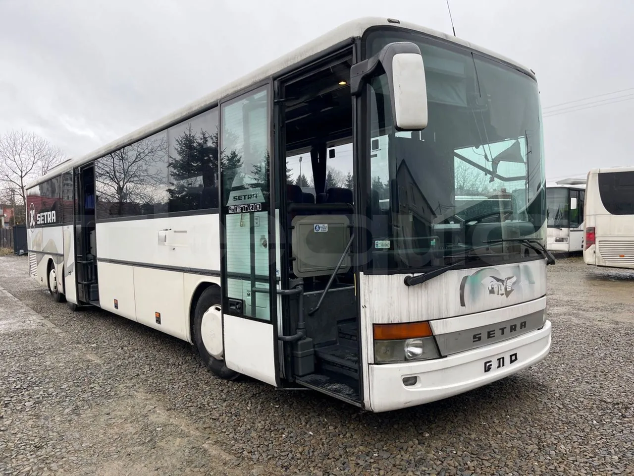 Setra S317UL UL - Euro3 - 220kW - 13.850mt - 3/4 right front doors open