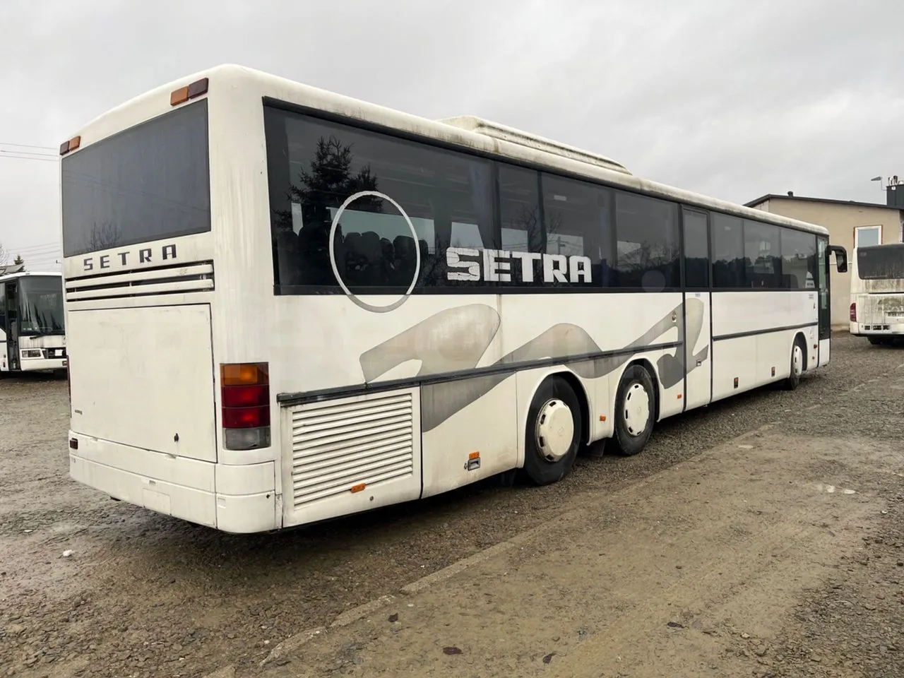 Setra S317UL UL - Euro3 - 220kW - 13.850mt - 3/4 right rear doors closed