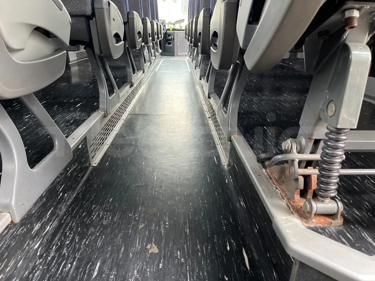 Setra S317UL UL - Euro3 - 220kW - 13.850mt - seat brackets photo