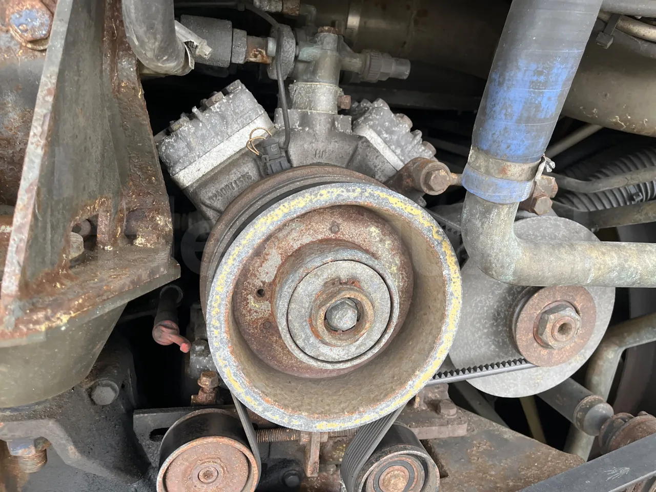 Setra S317UL UL - Euro3 - 220kW - 13.850mt - air conditioning compressor