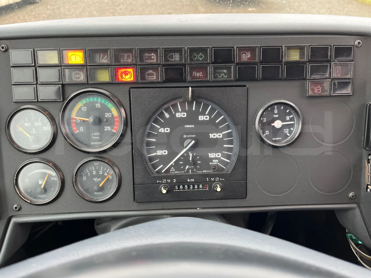 Setra S317UL UL - Euro3 - 220kW - 13.850mt - dashboard lights on