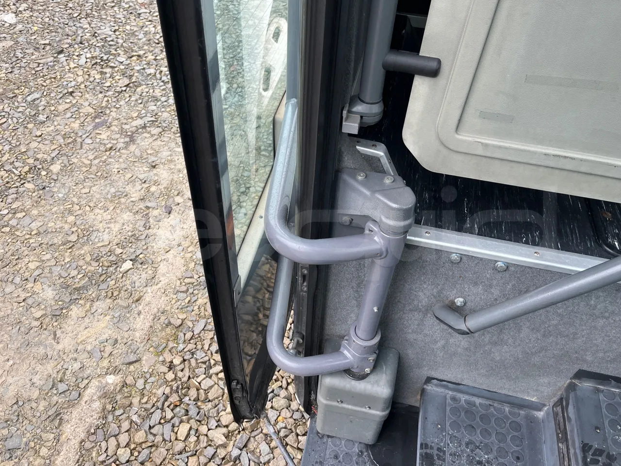 Setra S317UL UL - Euro3 - 220kW - 13.850mt - door mechanism photo