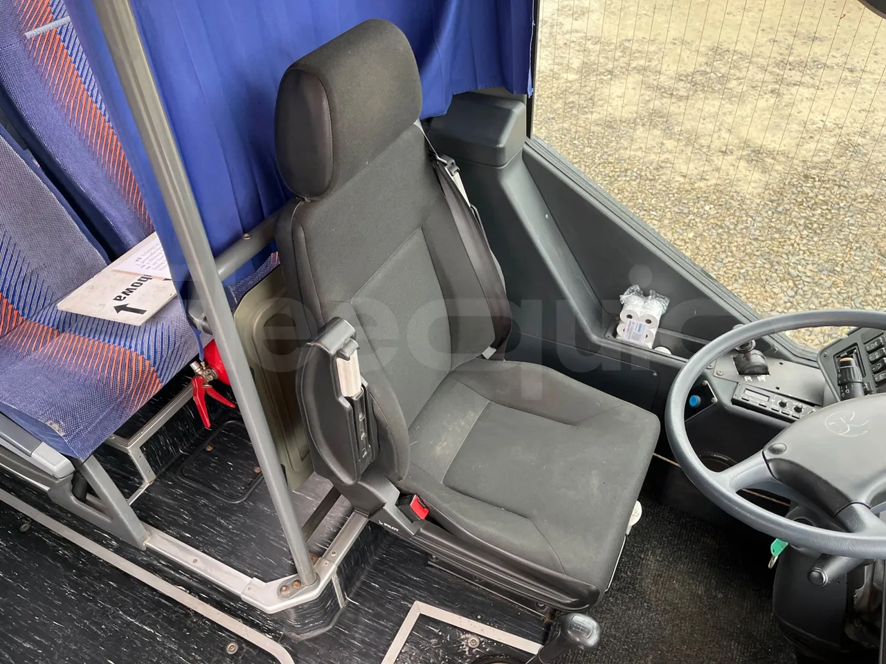 Setra S317UL UL - Euro3 - 220kW - 13.850mt - driver's seat photo