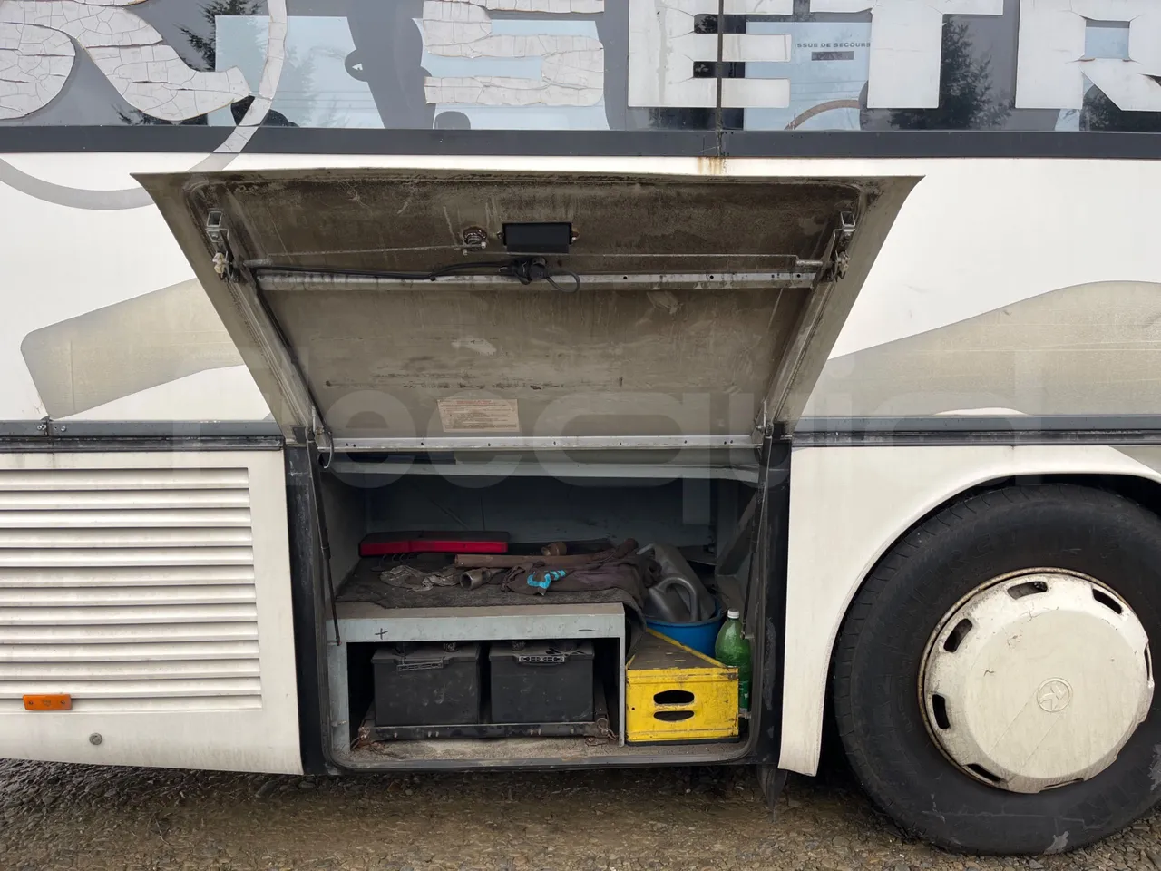 Setra S317UL UL - Euro3 - 220kW - 13.850mt - external compartments photo