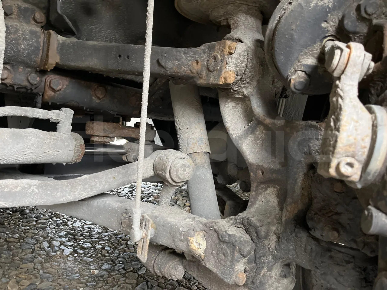 Setra S317UL UL - Euro3 - 220kW - 13.850mt - front shock absorbers left