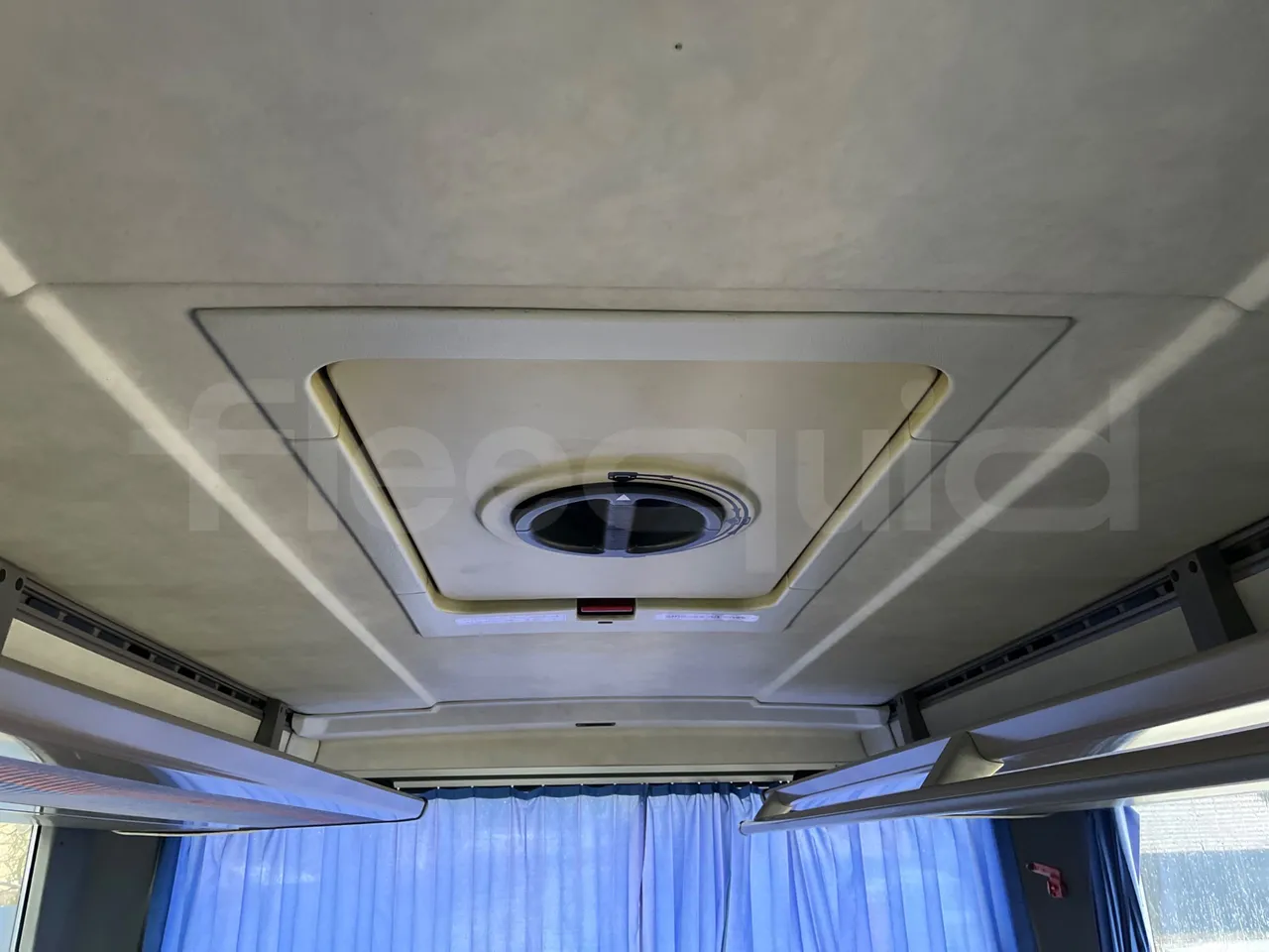Setra S317UL UL - Euro3 - 220kW - 13.850mt - roof hatch 2